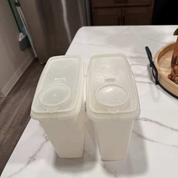 Two Vintage Tupperware Cereal Storage Keeper. 469-5/499-4 - Picture 4 of 5